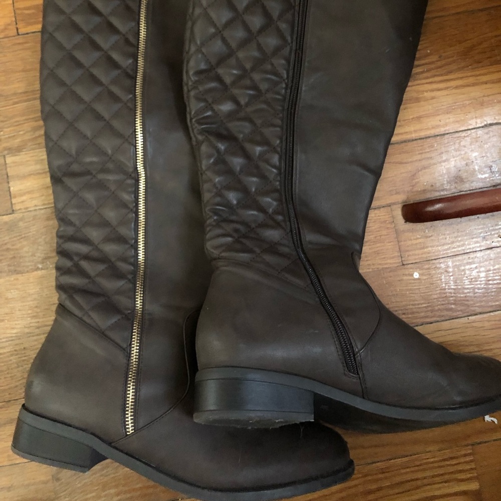 QUILTED SIDE ZIP KNEE BOOTS WIDE WIDTH & WIDE CALF